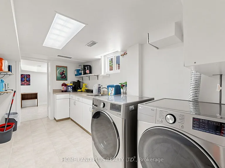 154 Brooke Ave — Photo 34