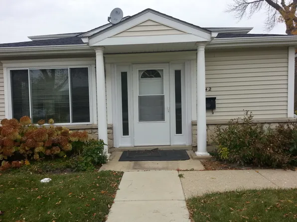 642 E Old Willow Rd, Prospect Heights, IL 60070