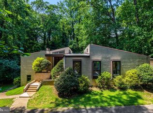 3520 Glenbrook Rd, Fairfax, VA 22031