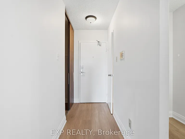975 Warwick Ct #1005 — Photo 4
