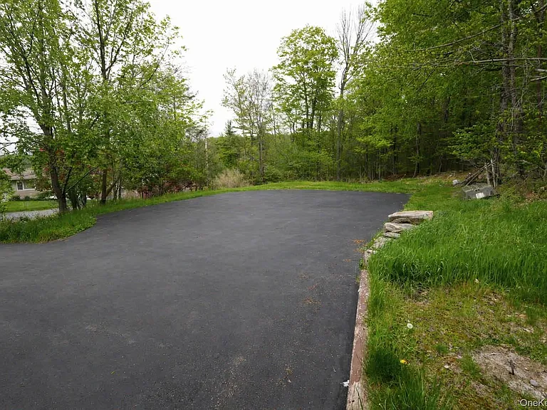 180 Winston Dr — Photo 9