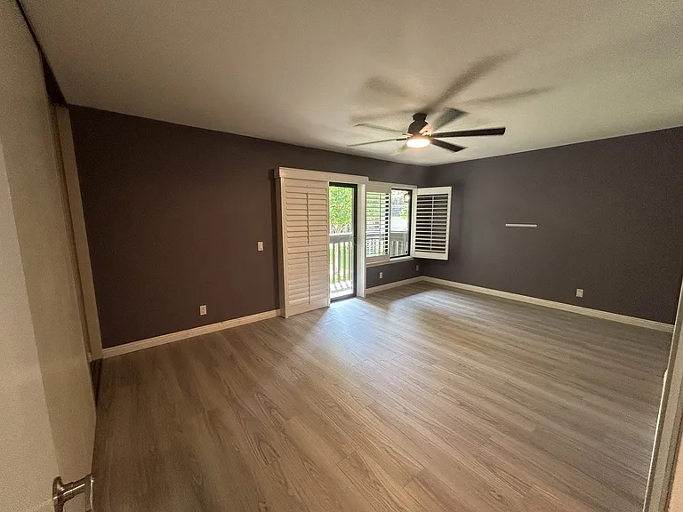 714 Briarwood Ln — Photo 8