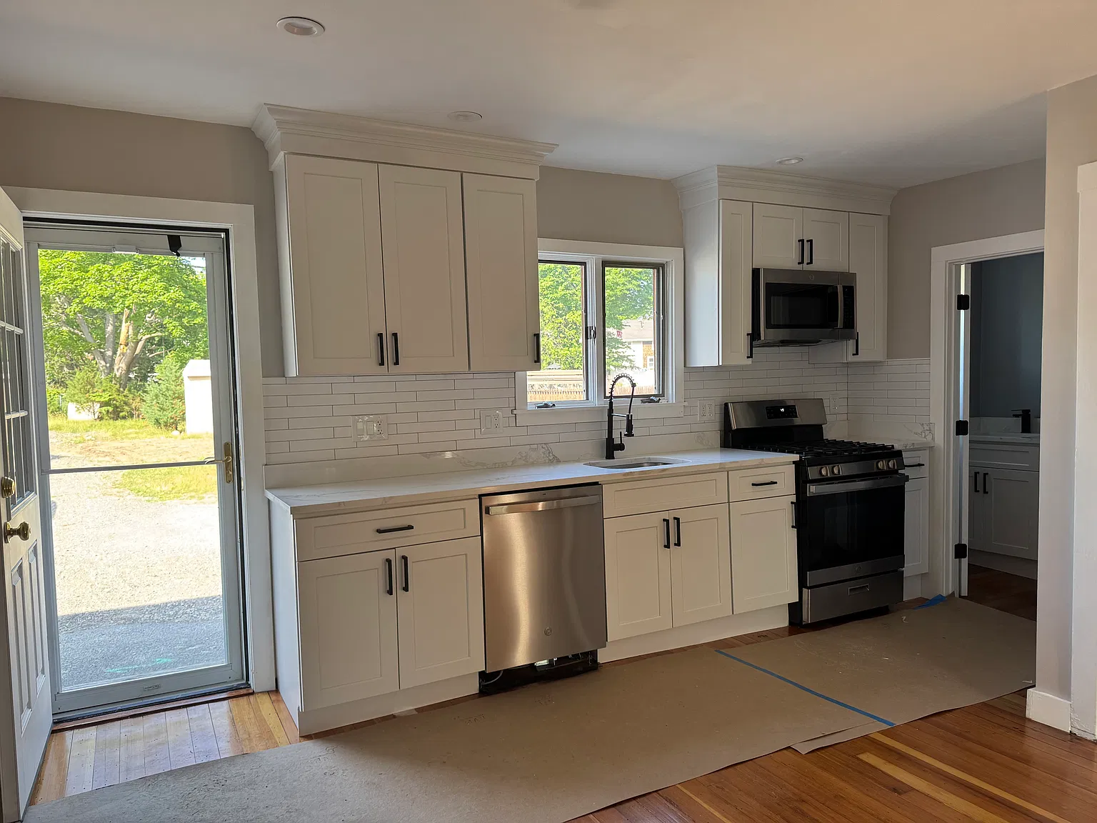 3 bed, 1.5 bath, 1800 sqft, $3,400 — Photo 1