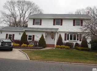 285 Timberpoint Rd, East Islip, NY 11730