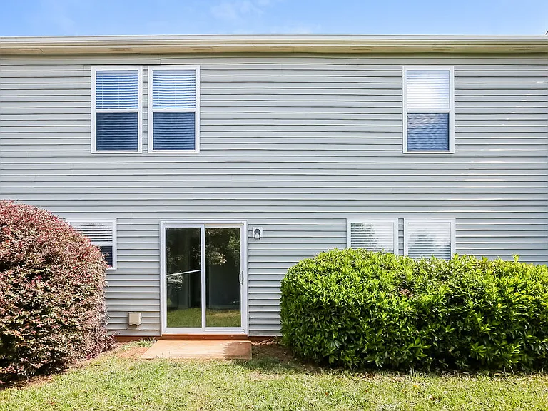 8817 Oak Dr NE — Photo 17
