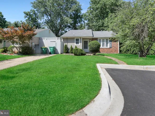 301 Pond View Ln, Bear, DE 19701