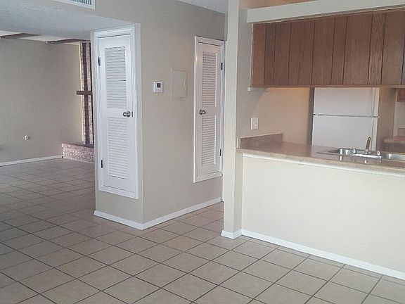 2nd image of 10609 Cuatro Vistas Dr APT B
