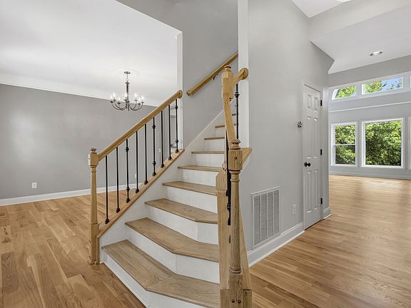 4th image of 206 Stillcreek Dr