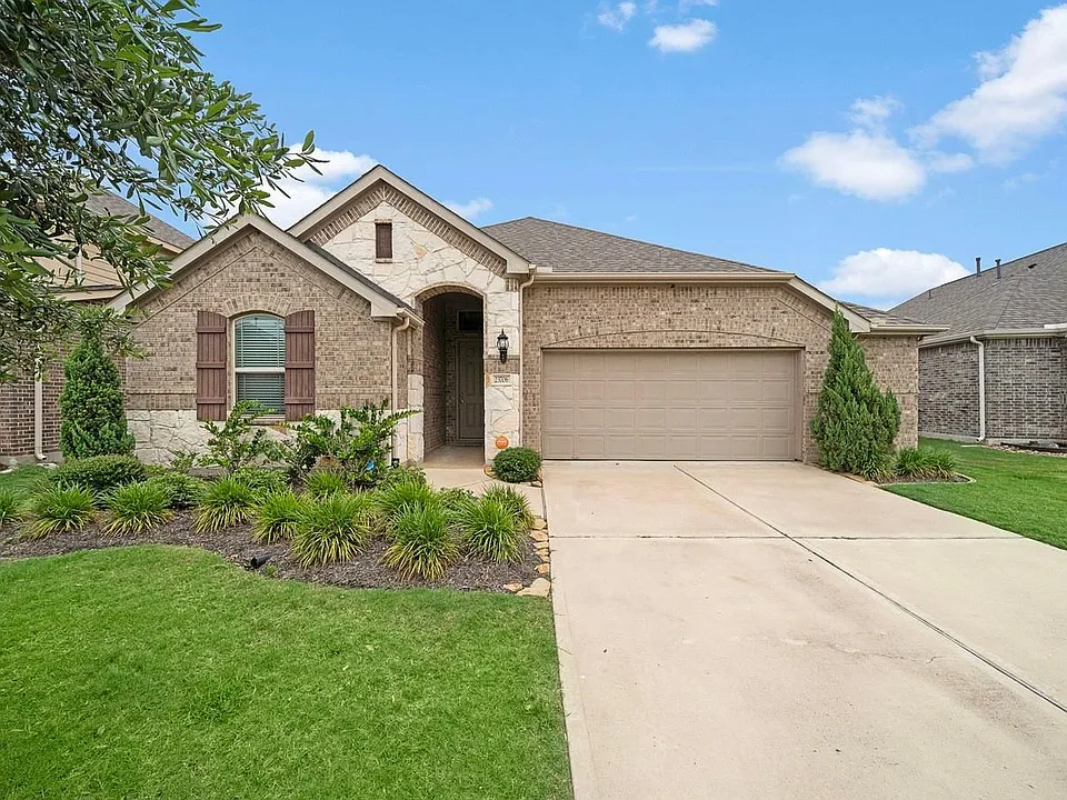 23706 Via Viale Dr