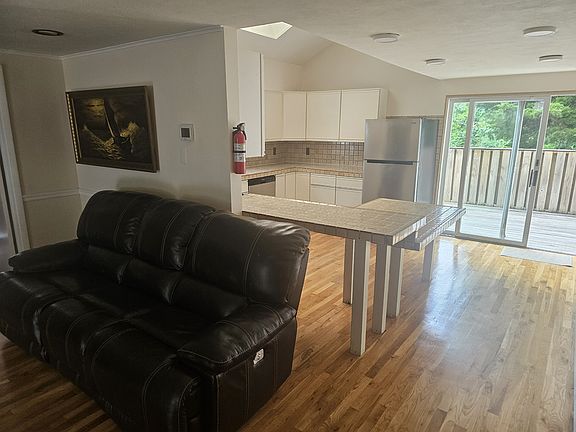 5th image of 69 Mount Hope Rd