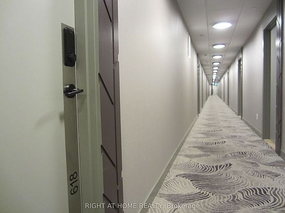 2nd image of 5105 Hurontario St #618