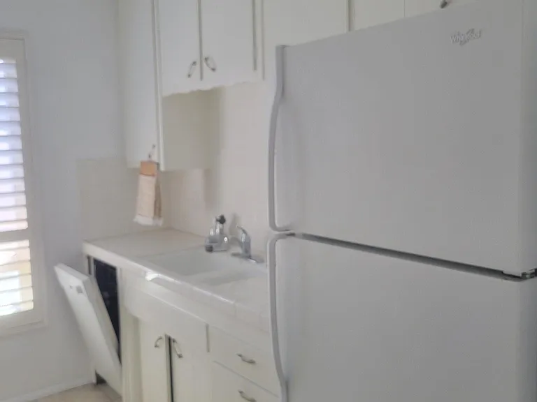 103 N Hayworth Ave — Photo 10