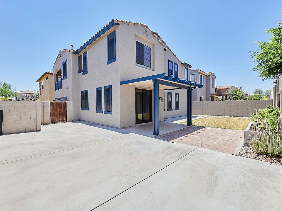 2340 W Dusty Wren Dr