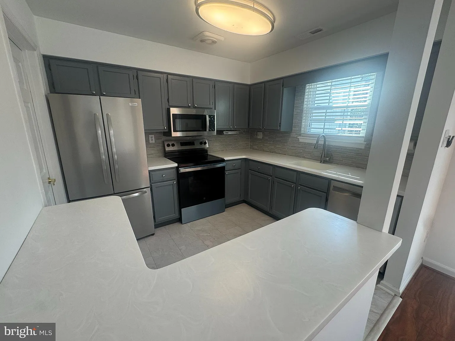 2 bed, 2.5 bath, $2,500 — Photo 3
