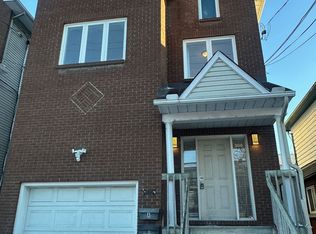 306 Presland Rd #A, Ottawa, ON K1K 2B8
