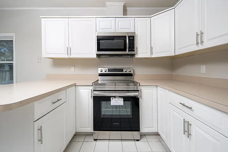 3 bed, 1.0 bath, 1500 sqft, $2,245 — Photo 4