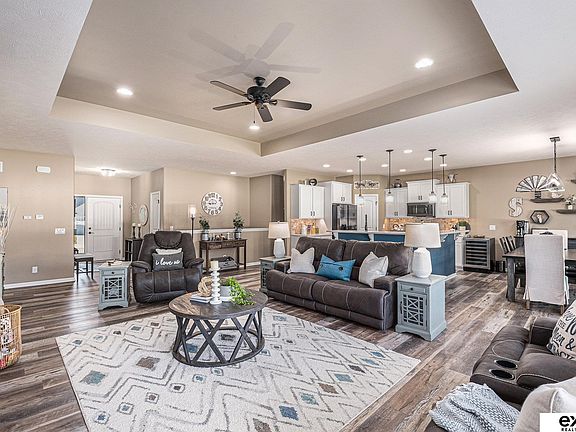 3rd image of 16914 Glenn Cir