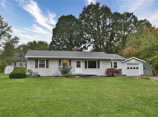 379 Hollybrook Rd, Rochester, NY 14623