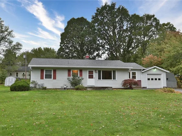 379 Hollybrook Rd, Rochester, NY 14623