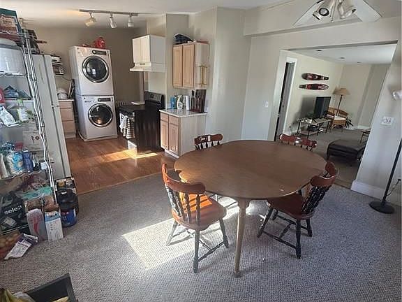 3rd image of 9 Narragansett Ave APT 2