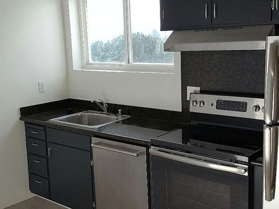 3rd image of 2629 Folsom St APT 303