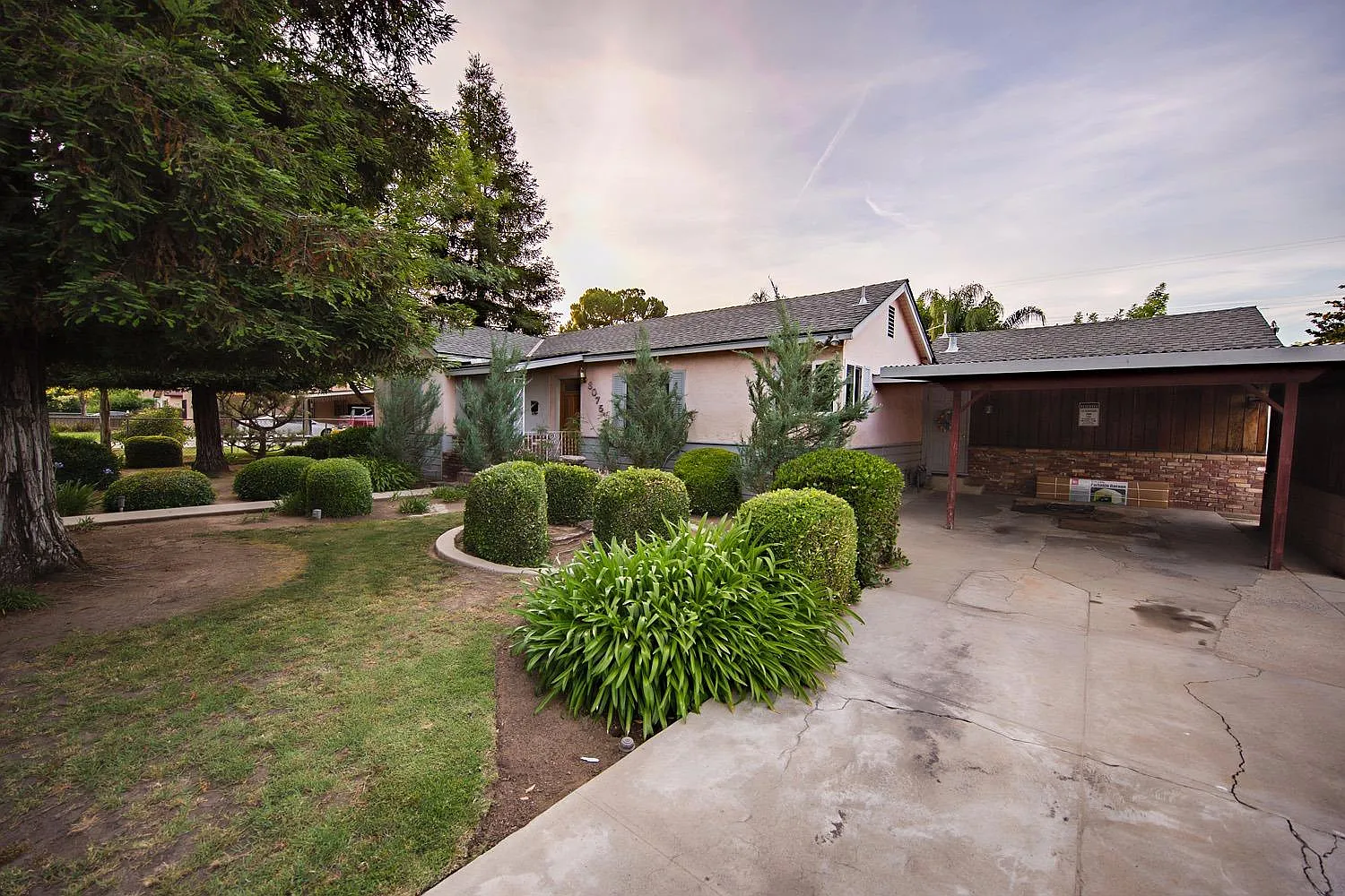 3075 E University Ave photo 1