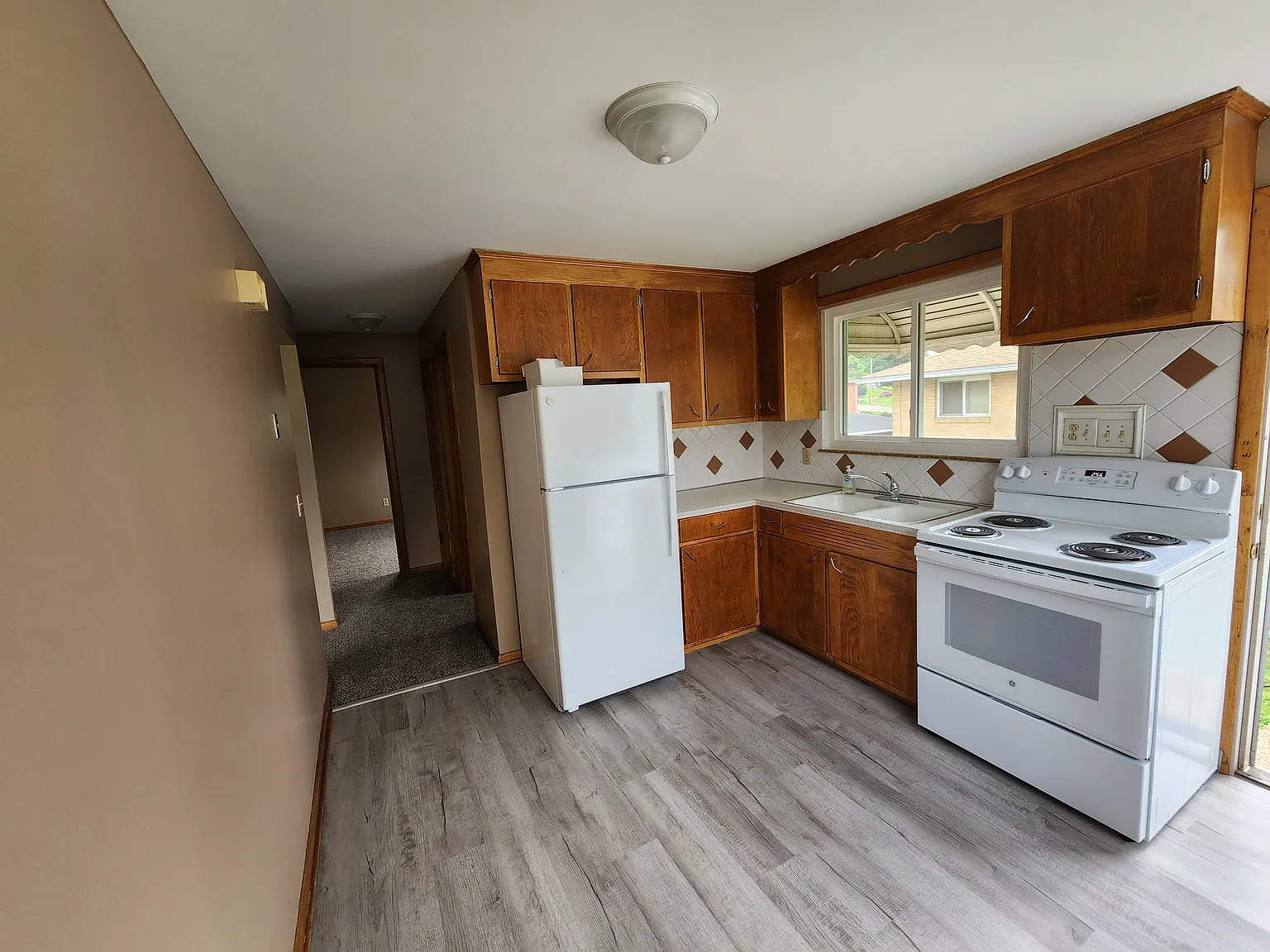 2 bed, $850 — Photo 2