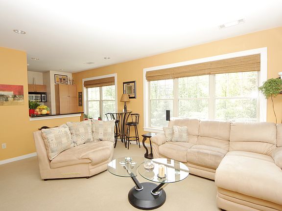 3rd image of 100 Richards Ave APT 213