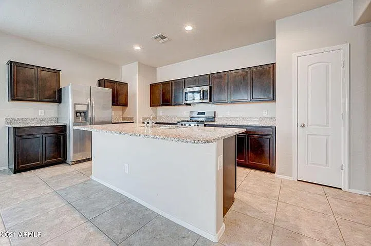 31080 W Whitton Ave — Photo 3