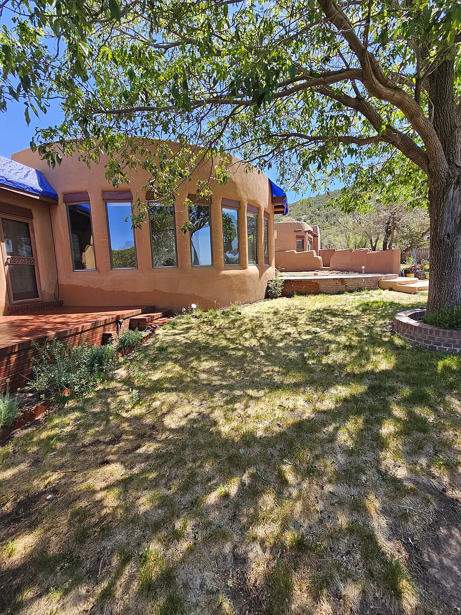Building Photo - 1306 Lejano Ln