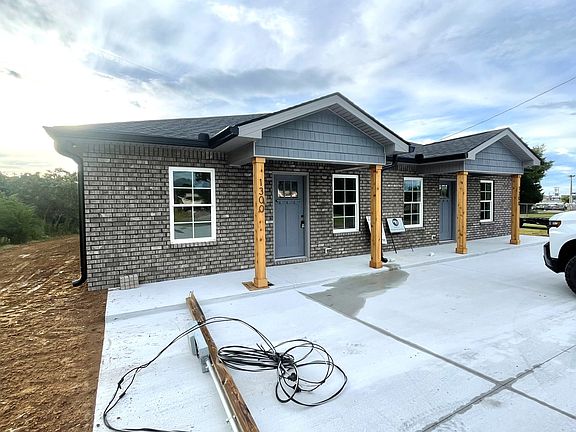 3rd image of 1300 Green Ln