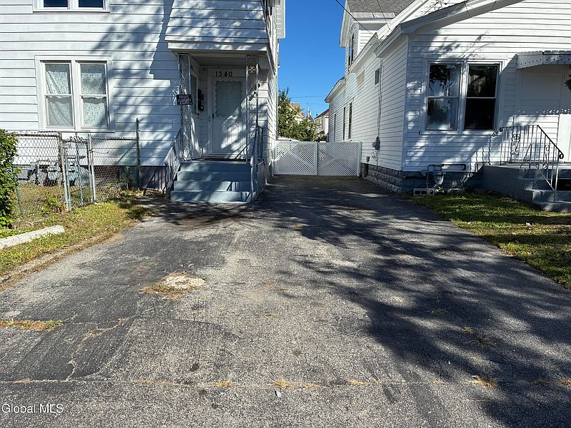 4th image of 1340 4th Avenue