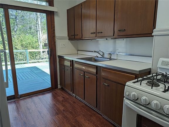 4th image of 4062 Brandon Rd