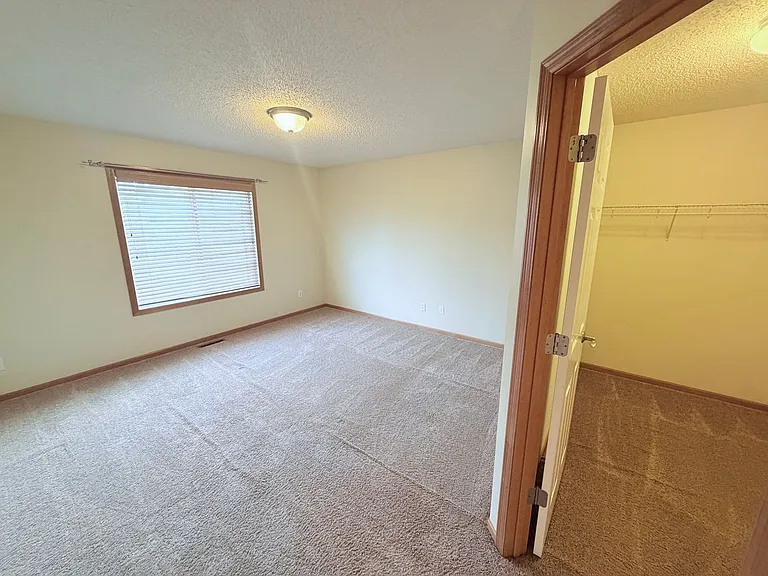 10800 Hawthorn Trl #E — Photo 18