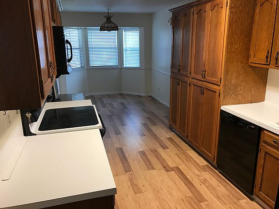 3rd image of 2606 Mariposa Ln