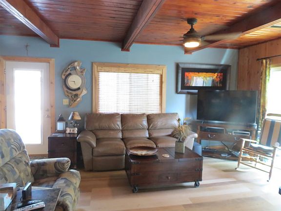5th image of 403 Jefferson Dr