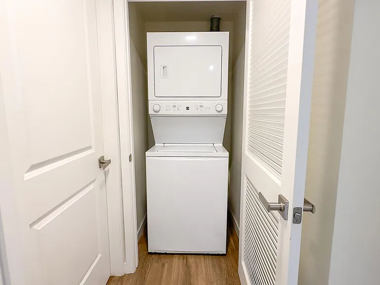 La Perla Apartments — Photo 12