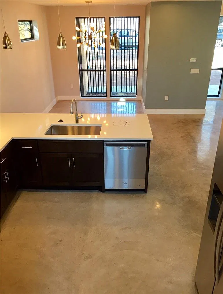 3 bed, 2.5 bath, 1441 sqft, $3,450 — Photo 4