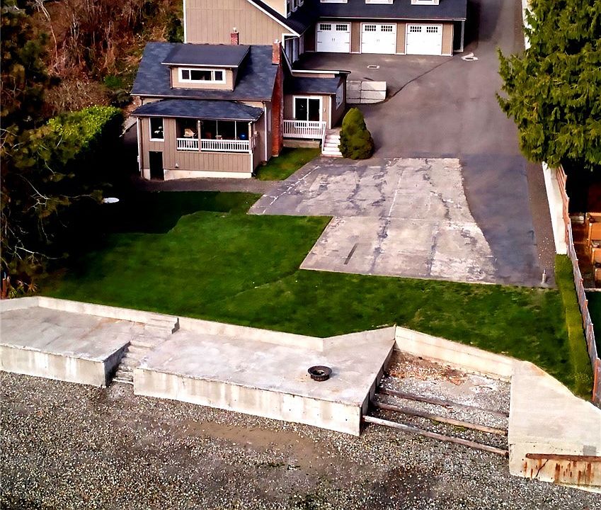 Welcome to 1505 Yukon Harbor Drive, which is 5 minutes from the Southworth-to-Seattle Ferry...soon you will be just a quick ferry ride to downtown Seattle. This property has 2 dwellings on 90 feet of no-bank waterfront.