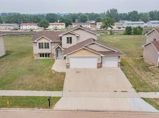 2212 4th Ave SW, Minot, ND 58701