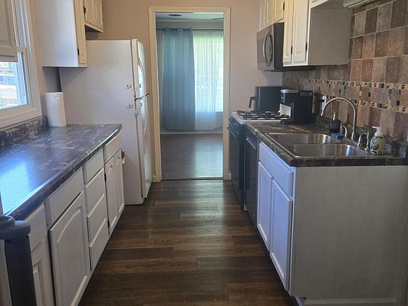 5th image of 32 Ferndale Ct