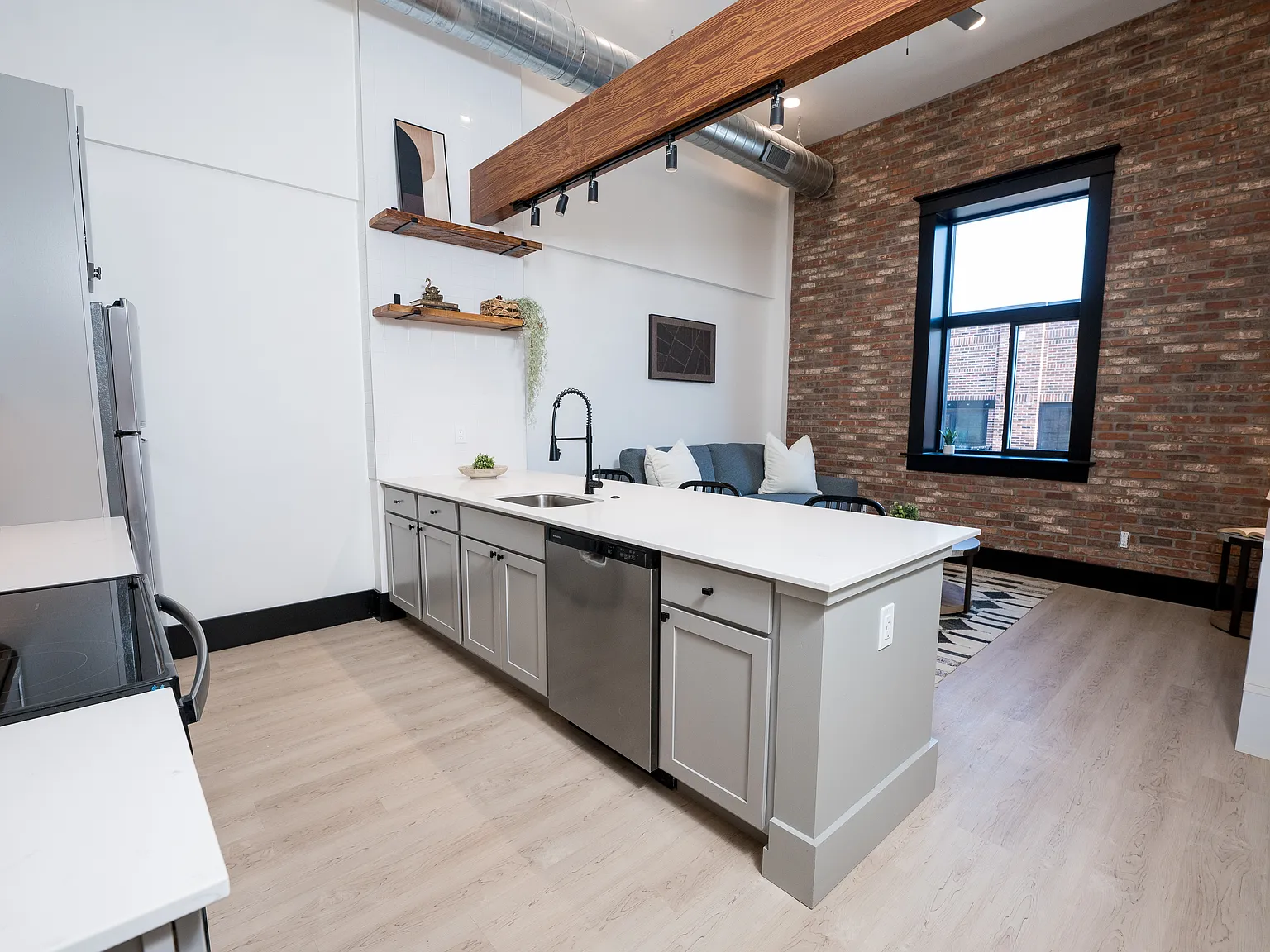 1 bed, 800 sqft, $1,490 — Photo 3