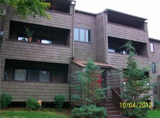 206 Towne House Rd, Hamden, CT 06514