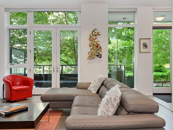 5th image of 204 N Park Dr #204