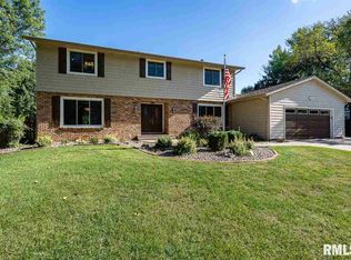 2223 Winding Hill Rd, Davenport, IA 52807