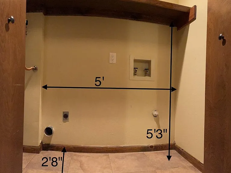 Laundry room/closet off of hallway