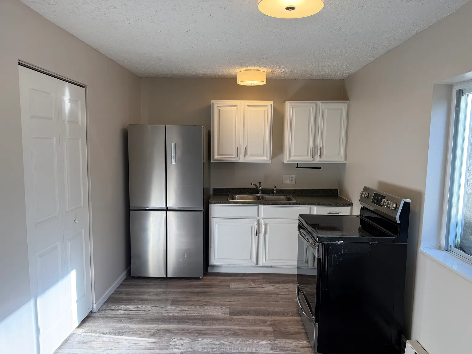 2 bed, 720 sqft, $995 — Photo 2