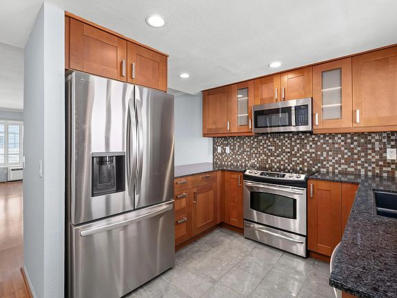 3rd image of 1411 Robinson Ave APT 14