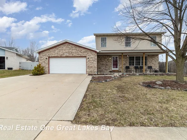3409 Parkway Dr, Bay City, MI 48706