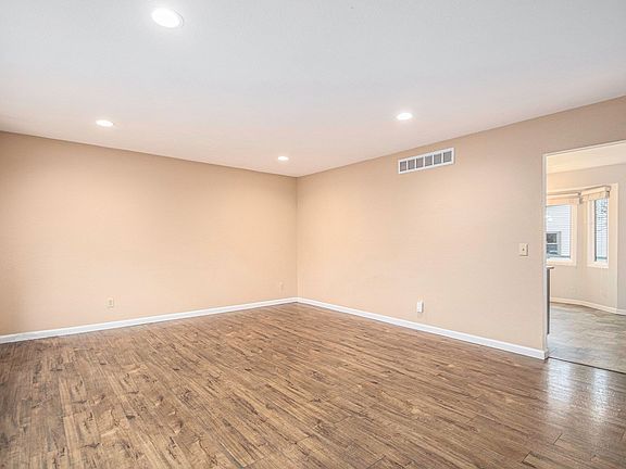 3rd image of 2830 Arrowhead Dr